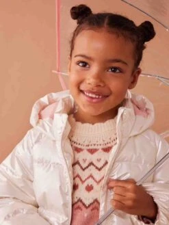 Doudoune Courte Effet Nacré Fille Doublée Maille Polaire - écru 26 Doudoune Courte Effet Nacré Fille Doublée Maille Polaire - écru -Vertbaudet Soldes Boutique doudoune courte effet nacre fille doublee maille polaire 26