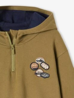 Sweat Capuche Montante Animation Badges Garçon - Olive -Vertbaudet Soldes Boutique sweat capuche montante animation badges garcon 2